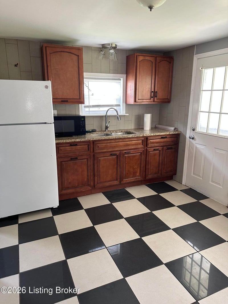 925 Brentwood Ave, Louisville, KY 40215