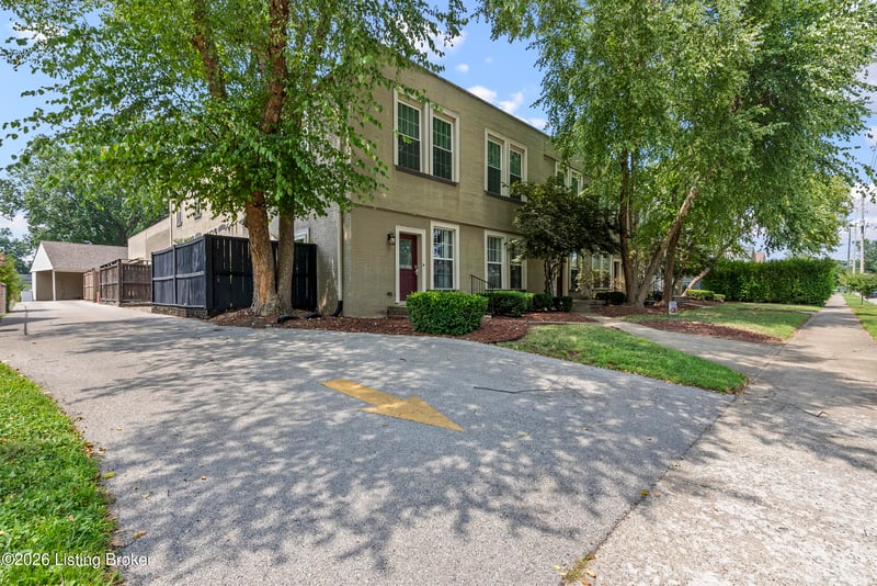 925 E 7th St #APT 104, Jeffersonville, IN 47130