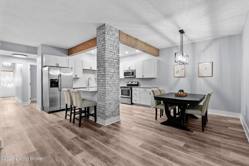 925 E 7th St #APT 104, Jeffersonville, IN 47130