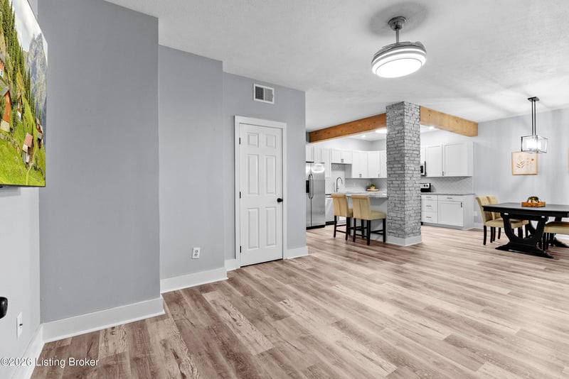 925 E 7th St #APT 104, Jeffersonville, IN 47130