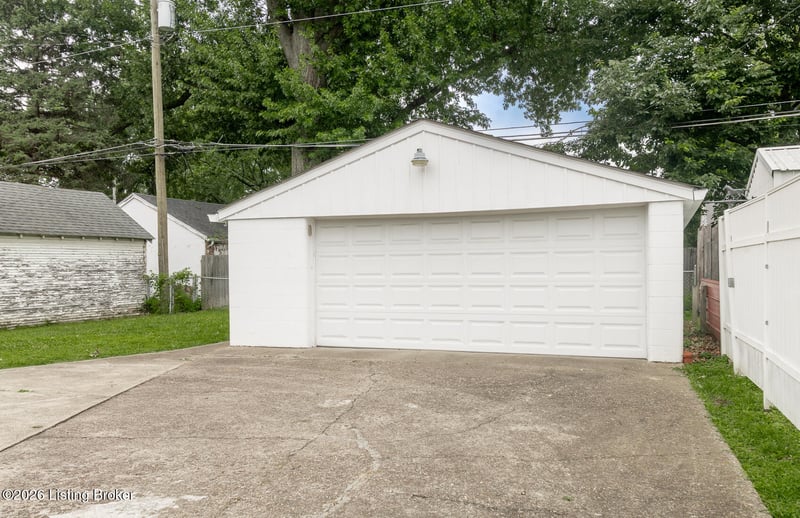 929 Ardmore Dr, Louisville, KY 40217
