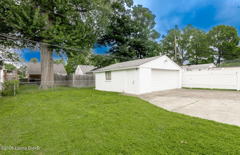 929 Ardmore Dr, Louisville, KY 40217
