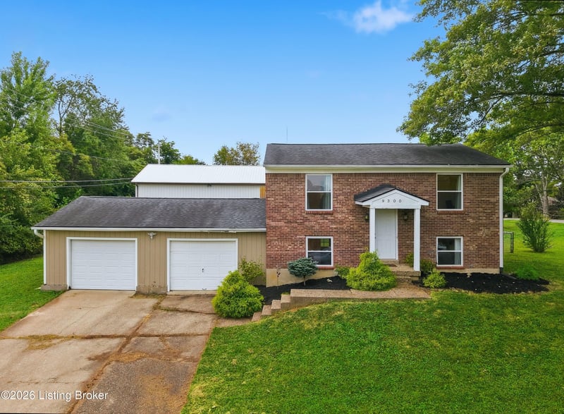 9300 Hillridge Dr, Pewee Valley, KY 40056