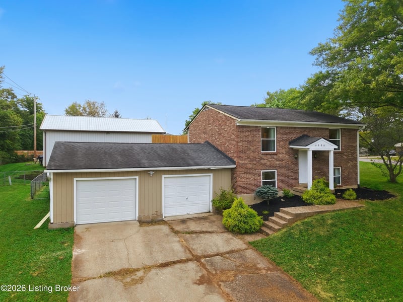 9300 Hillridge Dr, Pewee Valley, KY 40056