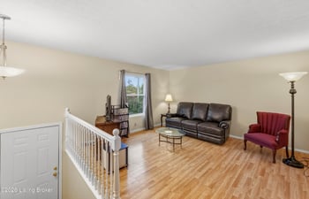 9300 Hillridge Dr, Pewee Valley, KY 40056