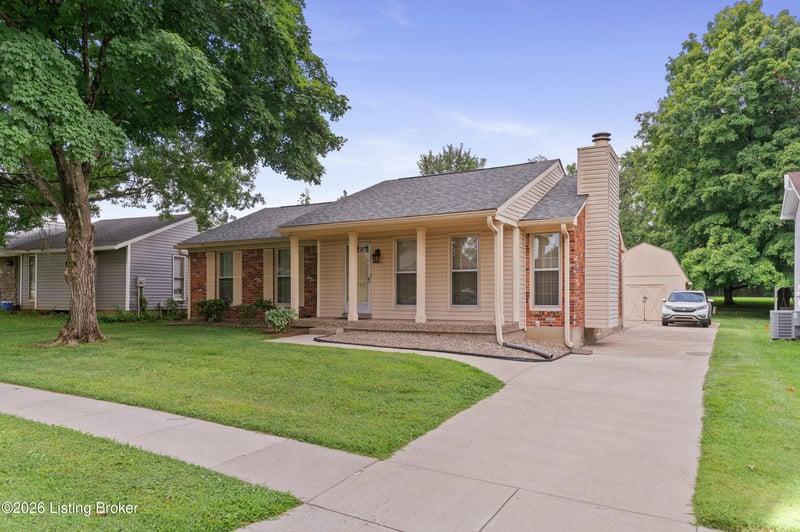 9302 Marse Henry Dr, Jeffersontown, KY 40299
