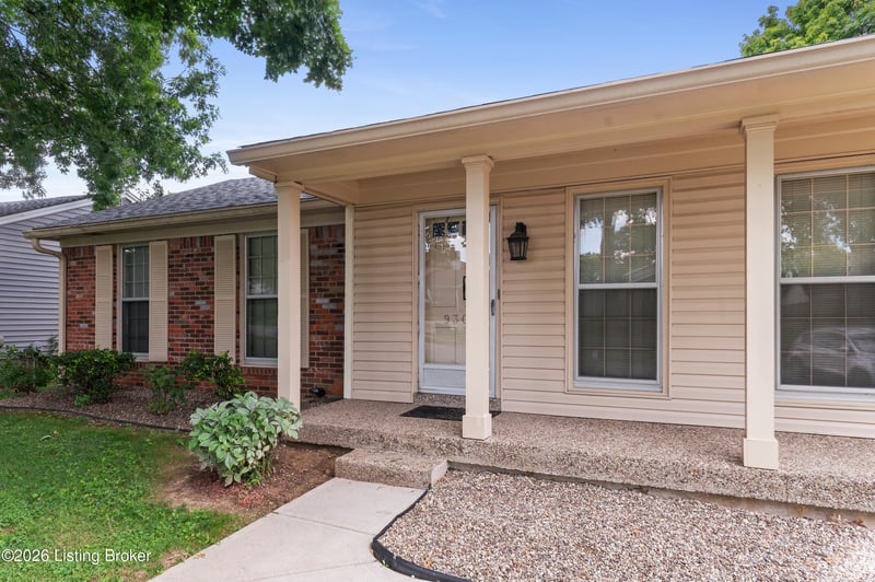 9302 Marse Henry Dr, Jeffersontown, KY 40299