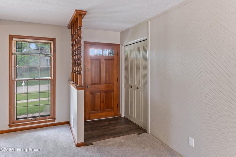 9302 Marse Henry Dr, Jeffersontown, KY 40299