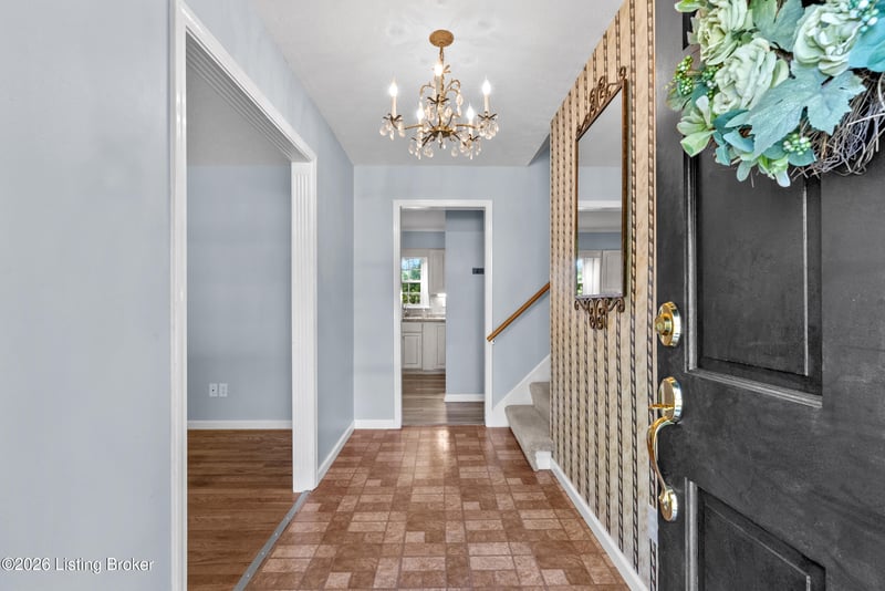 9306 Trentham Ln, Louisville, KY 40242