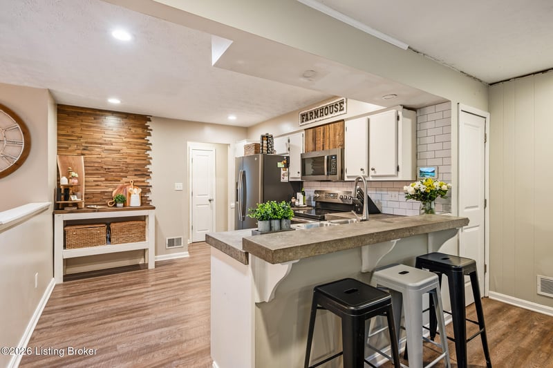 9312 Le Beau Ct, Jeffersontown, KY 40299