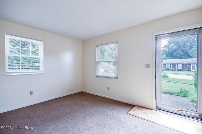 9316 Coolridge Dr, Louisville, KY 40229