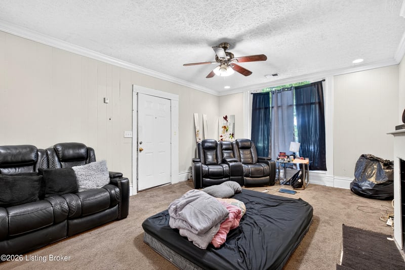 932 S 1st St, Louisville, KY 40203