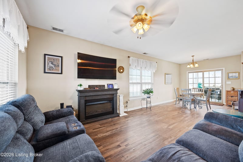 9324 Fernhill Dr, Louisville, KY 40291