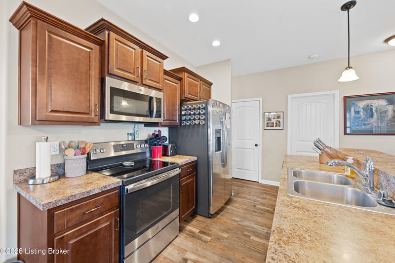 9324 Fernhill Dr, Louisville, KY 40291