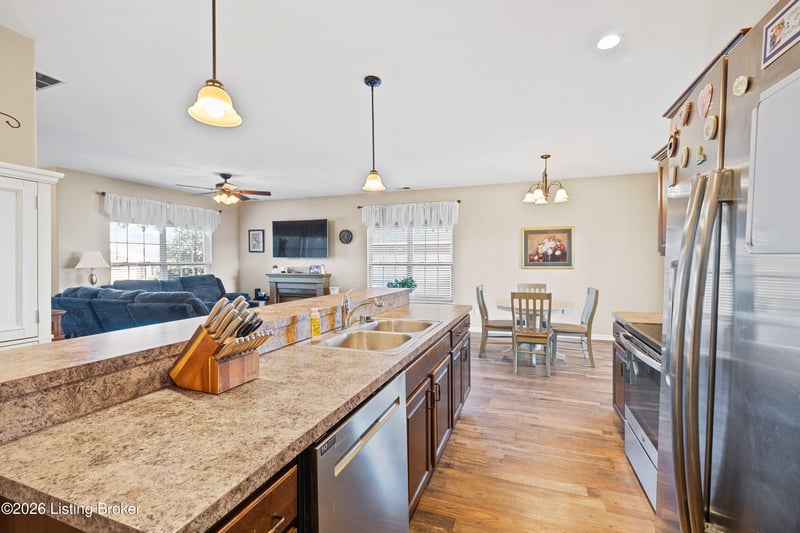9324 Fernhill Dr, Louisville, KY 40291