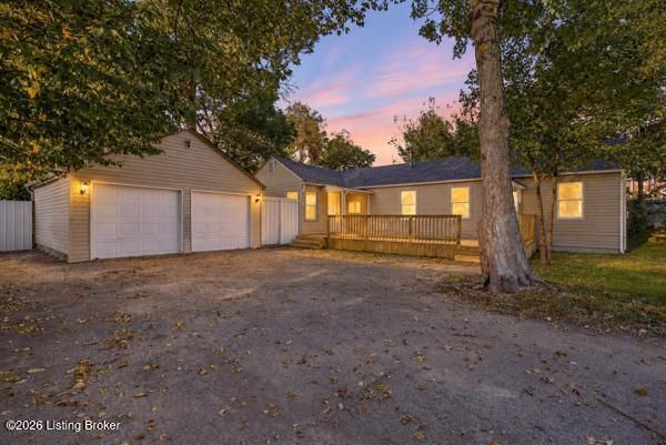 934 Palatka Rd, Louisville, KY 40214