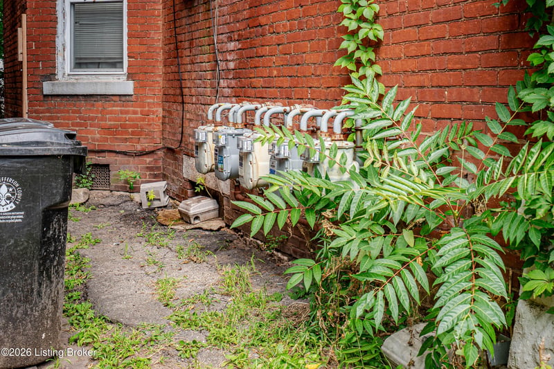 936 S 1st St, Louisville, KY 40203