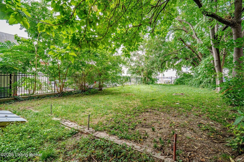 938 S 1st St, Louisville, KY 40203