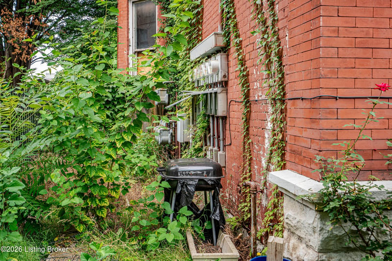 938 S 1st St, Louisville, KY 40203