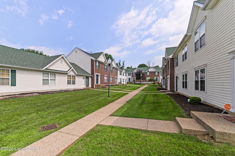 9404 Bayberry Green Ln, Louisville, KY 40291