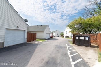 9404 Bayberry Green Ln, Louisville, KY 40291