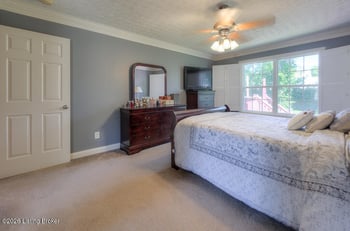 9411 Alex Ct, Jeffersontown, KY 40299