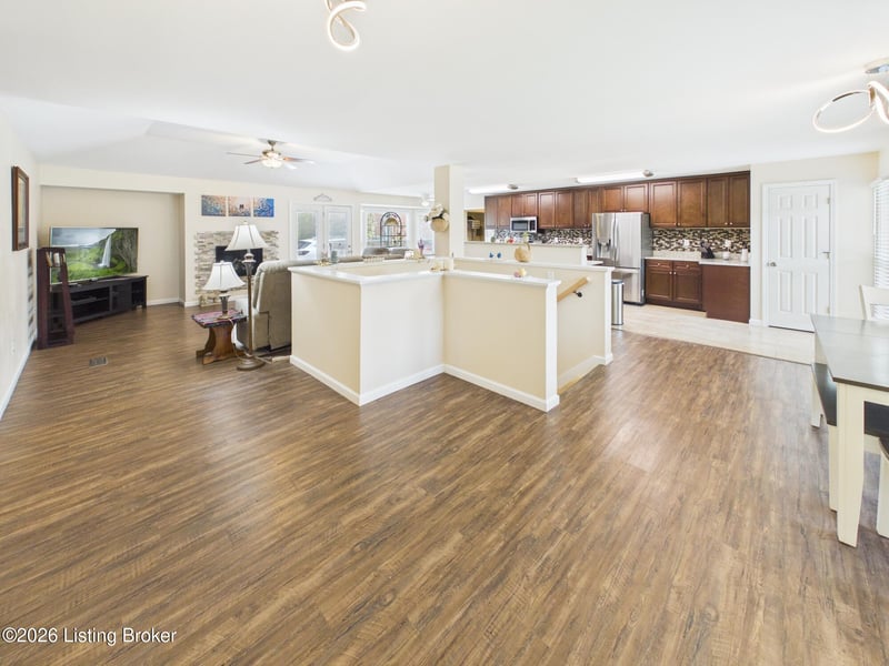 9411 Tamarisk Pkwy, Louisville, KY 40223