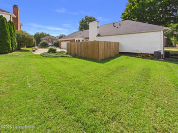 9411 Tamarisk Pkwy, Louisville, KY 40223