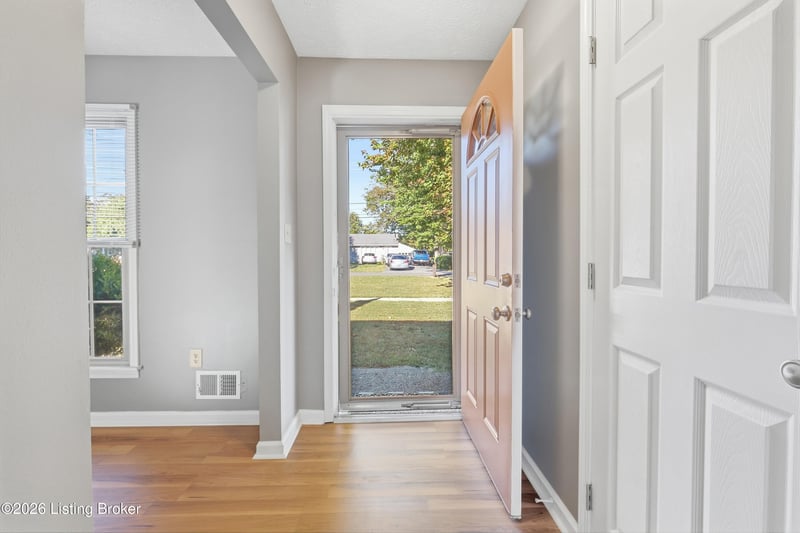9416 Fairground Rd, Louisville, KY 40291