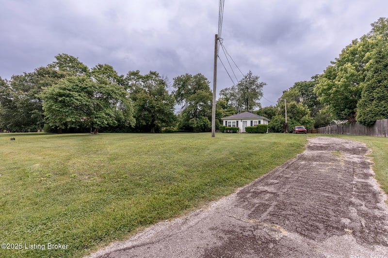 9416 Old Six Mile Ln, Louisville, KY 40299