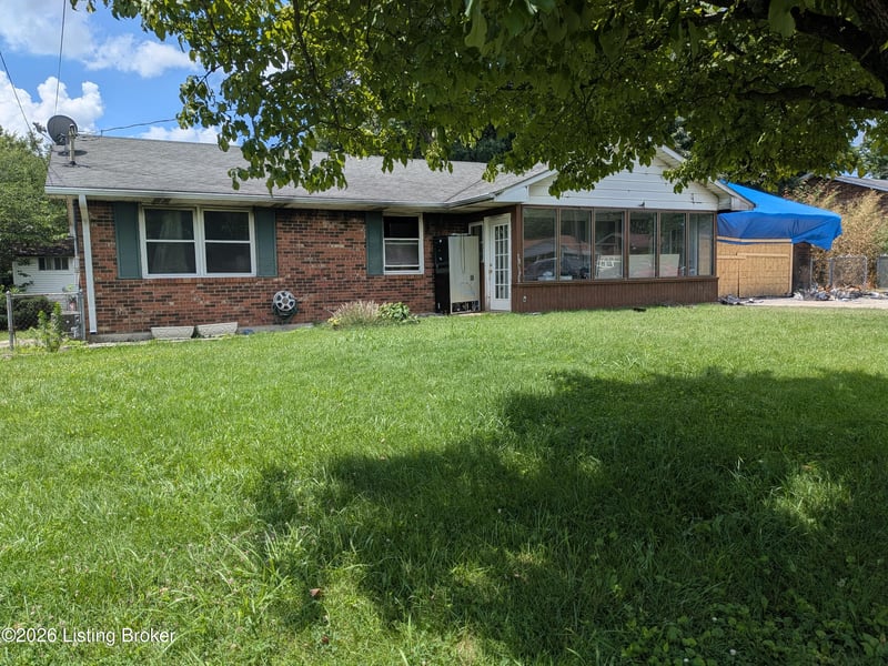 949 S Woodland Dr, Radcliff, KY 40160