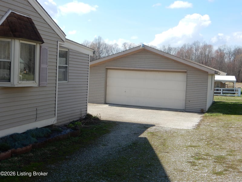 9502 Farmers Ln, Louisville, KY 40118