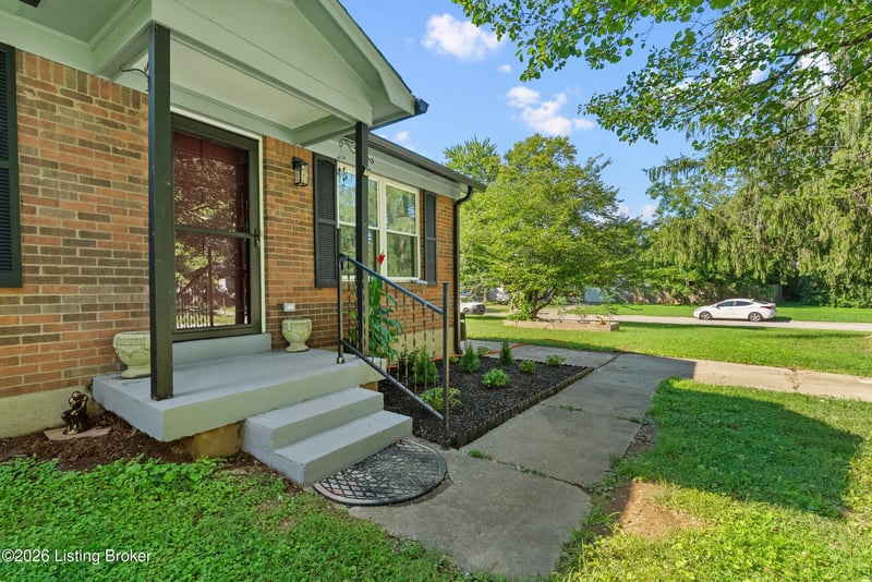 9504 Pirouette Ave, Louisville, KY 40118