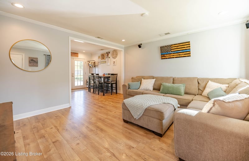 9507 Sue Helen Dr, Louisville, KY 40299