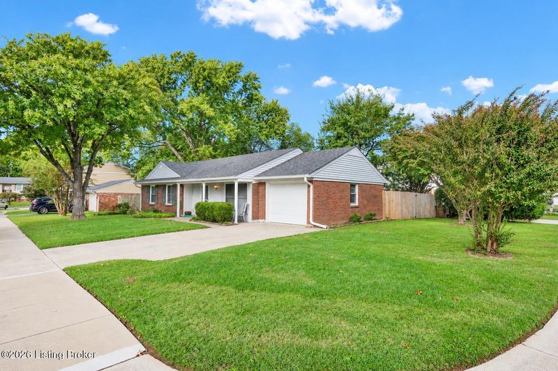 9509 Meadowgate Ct, Louisville, KY 40223