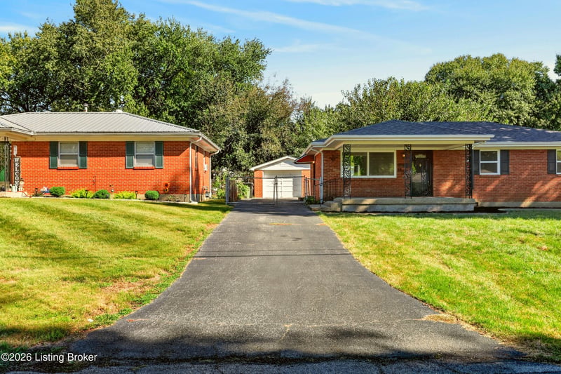 9511 Titan Dr, Louisville, KY 40229