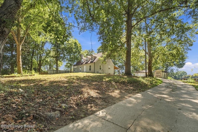 952 Palatka Rd, Louisville, KY 40214