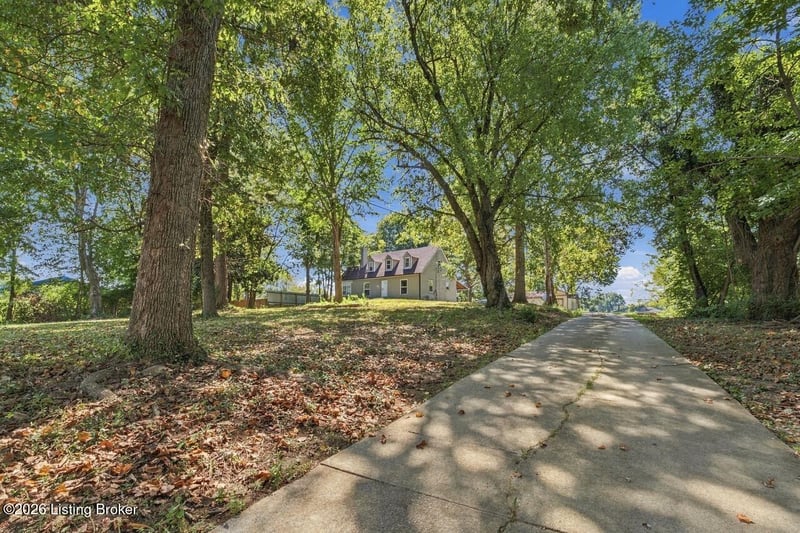 952 Palatka Rd, Louisville, KY 40214