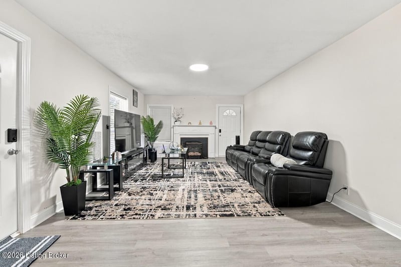 952 Palatka Rd, Louisville, KY 40214