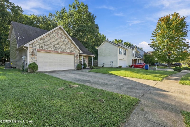 9603 Arrowridge Dr, Louisville, KY 40229