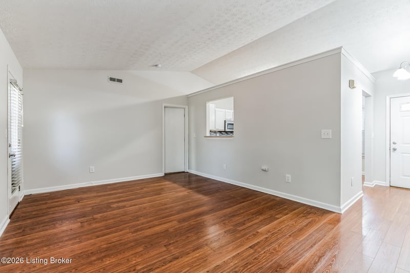 9603 Brooks Bend Rd, Louisville, KY 40258