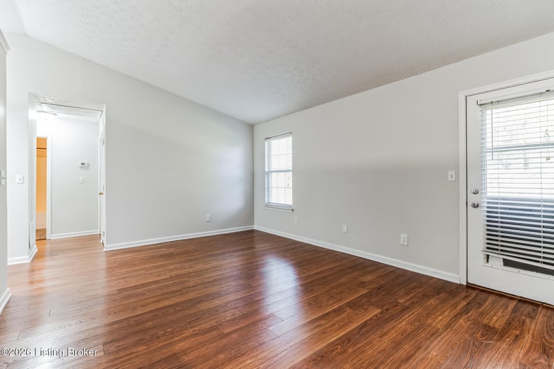 9603 Brooks Bend Rd, Louisville, KY 40258