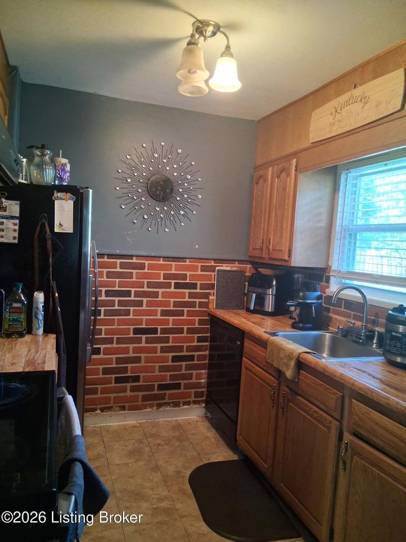 9603 Toledo Ln, Louisville, KY 40272