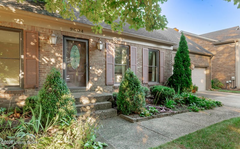 9604 Bay Hill Dr, Louisville, KY 40223