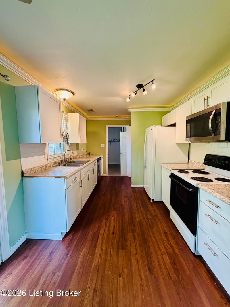 9604 Shoshone Way, Louisville, KY 40258