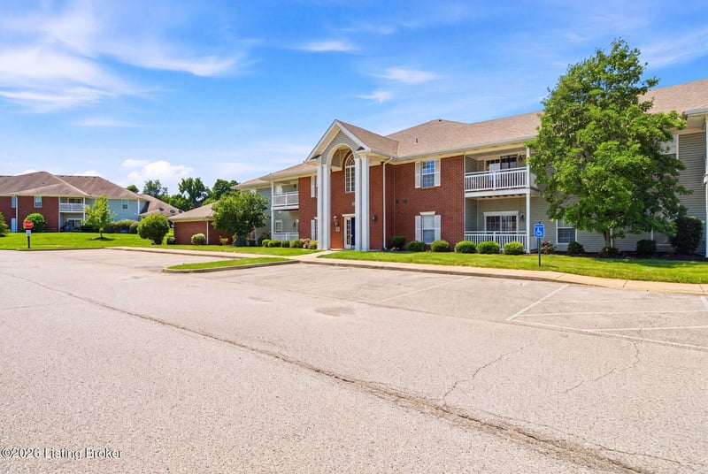 9606 Preston Spring Dr #203, Louisville, KY 40229