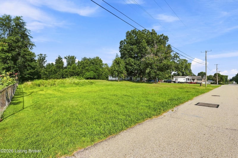 9612 Farmers Ln, Fairdale, KY 40118