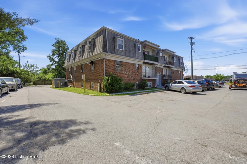9612 Westport Rd #APT 11, Louisville, KY 40241