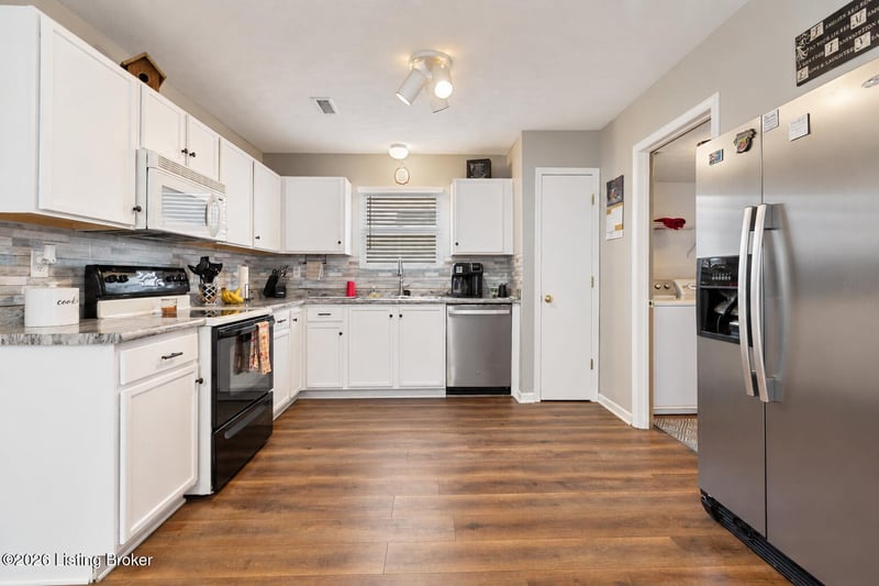 9619 Riverwalk Ave, Louisville, KY 40229