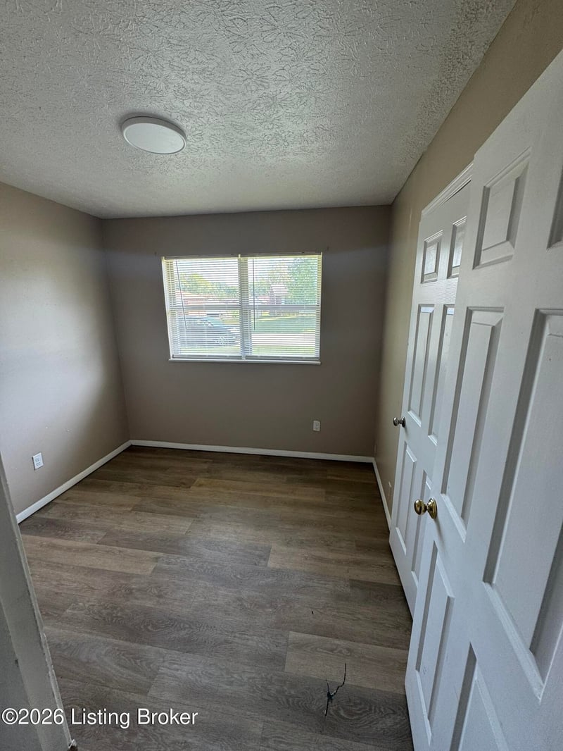 9622 Britannia Ct, Louisville, KY 40272